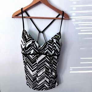 Nike black and white geometric tankini top Size 12
